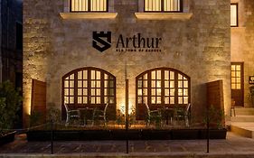 Arthur Suites In Old Town